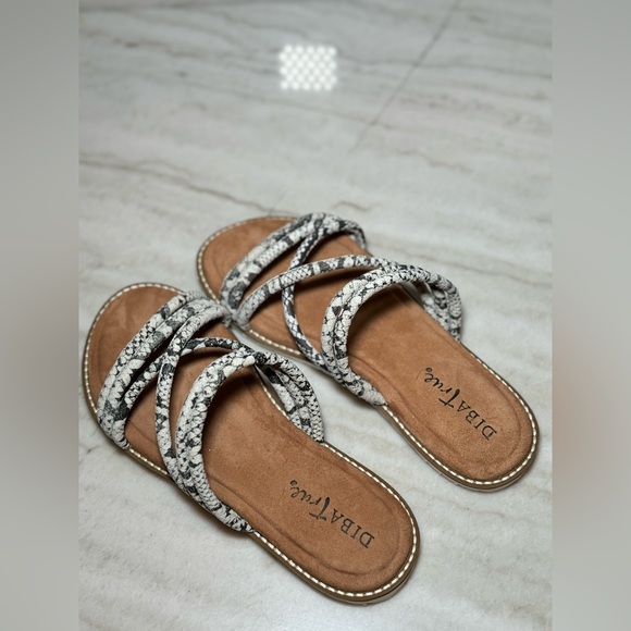 Diba True Cedar Cove Sandals subtle snakeskin NIB size 6 - Picture 6 of 16